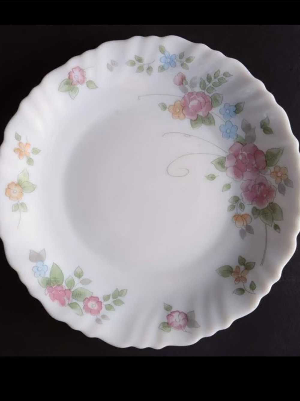 ARCOPAL FRENCH MILK GLASS DISCONTINUED Rosalie Pattern set of 4 NEVER USED